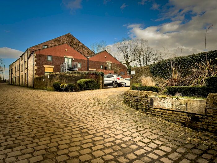 3 Bedroom Flat To Rent In Clegg Hall Road, Littleborough, OL15