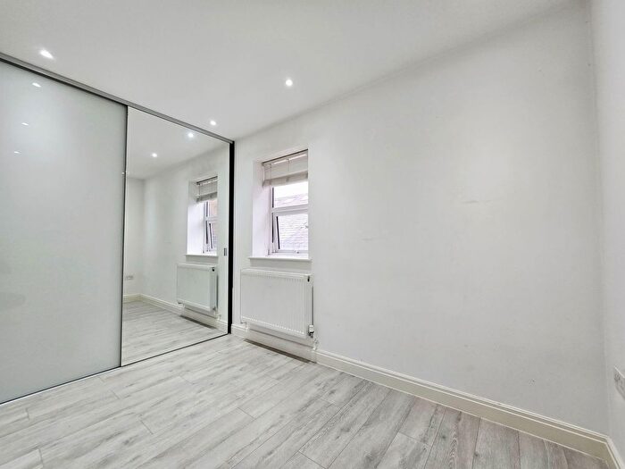 3 Bedroom Flat To Rent In Kings Road, Wimbledon, SW19