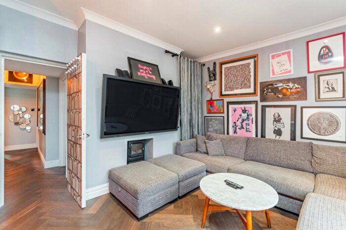 2 Bedroom Flat For Sale In The Pink House, Chalk Farm, NW1