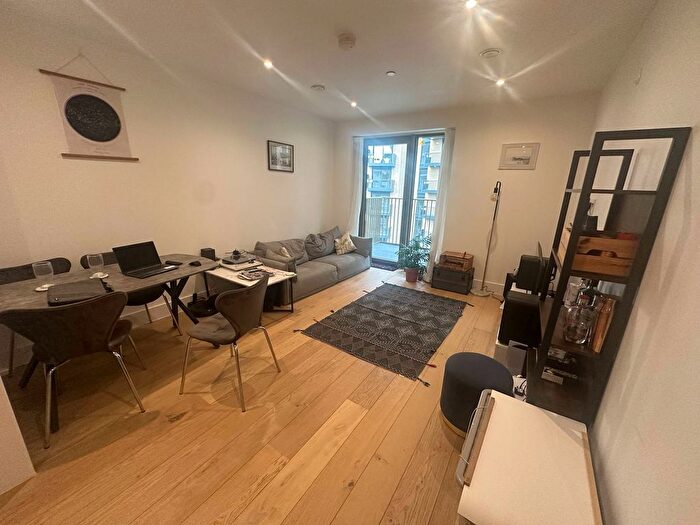 1 Bedroom Flat For Sale In Hive House, Verdo, Kew Bridge, Brentford, TW8