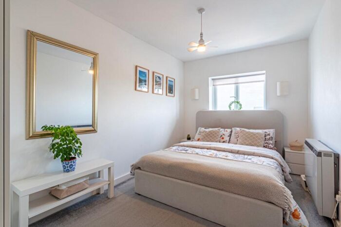 1 Bedroom Apartment For Sale In Crawley Court, West Street, Gravesend, Kent, DA11