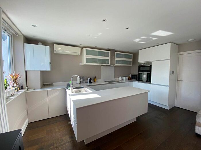 2 Bedroom Flat To Rent In Russell Gardens, Golders Green, NW11