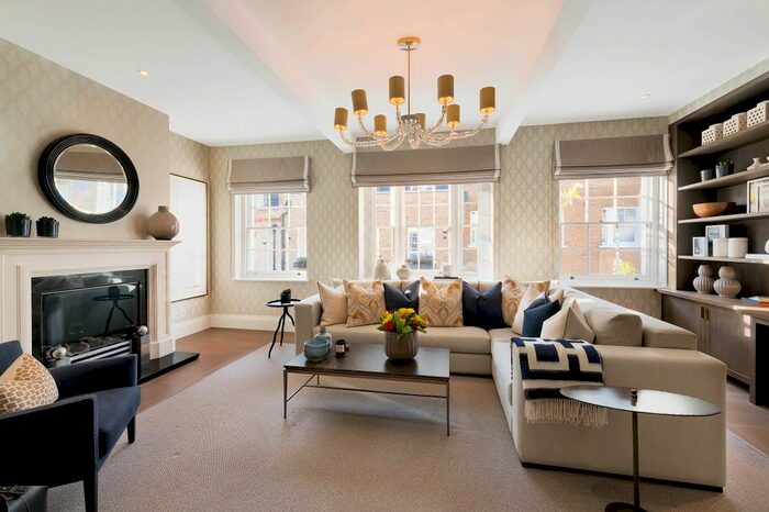 3 Bedroom Mews To Rent In Clabon Mews, London, SW1X