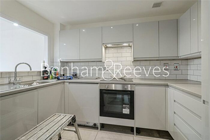 3 Bedroom Apartment To Rent In Wards Wharf Approach, London, E16