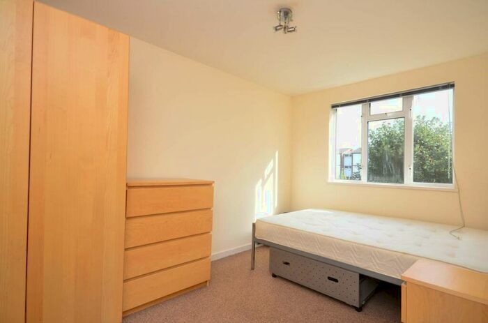 3 Bedroom Flat To Rent In Carnavon Road, Stratford, London, E15
