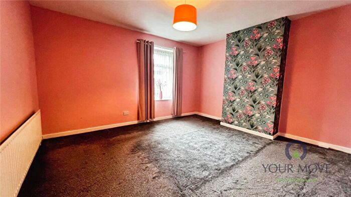 2 Bedroom End Of Terrace House To Rent In Oldham Road, Shaw, Oldham, Greater Manchester, OL2