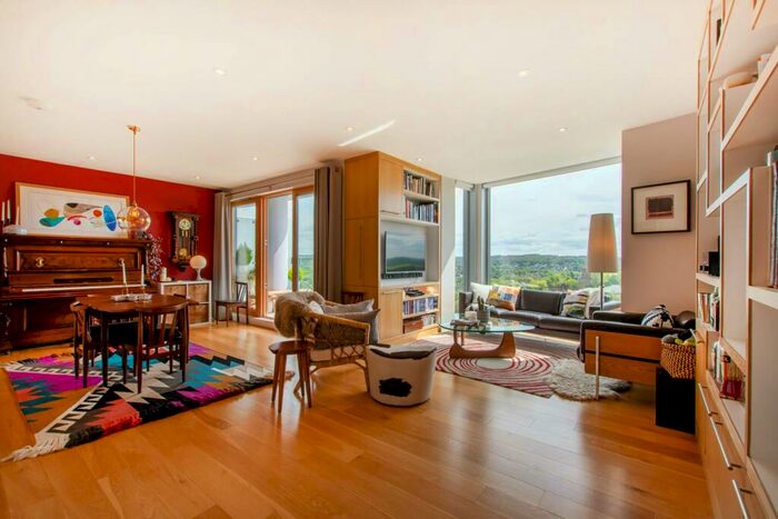 2 Bedroom Flat To Rent In Altyre Road, Central Croydon, Croydon, CR0