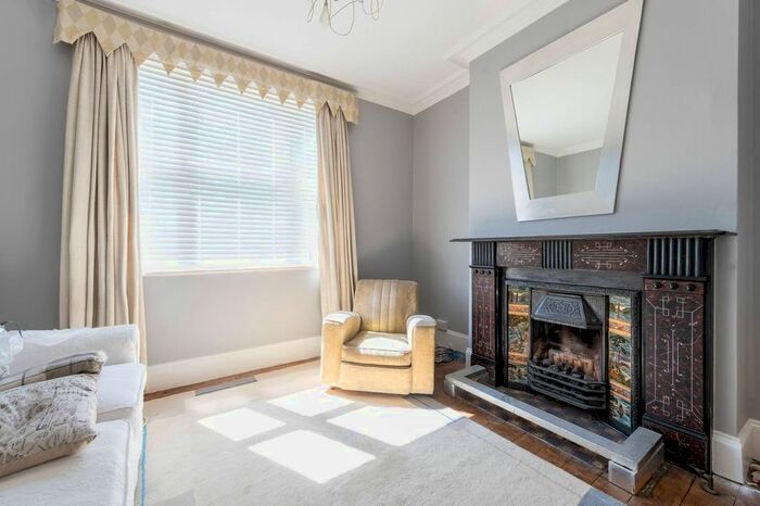 1 Bedroom Flat To Rent In Sedlescombe Road, West Brompton, London, SW6