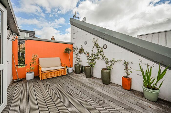 2 Bedroom Flat To Rent In Aylmer Road, Leytonstone, London, E11