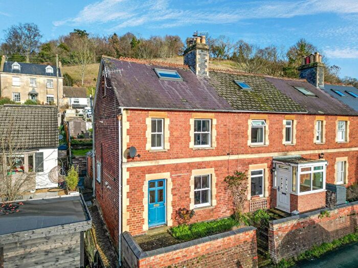 3 Bedroom Semi-Detached House For Sale In Cotswold Close, Brimscombe, Stroud, GL5