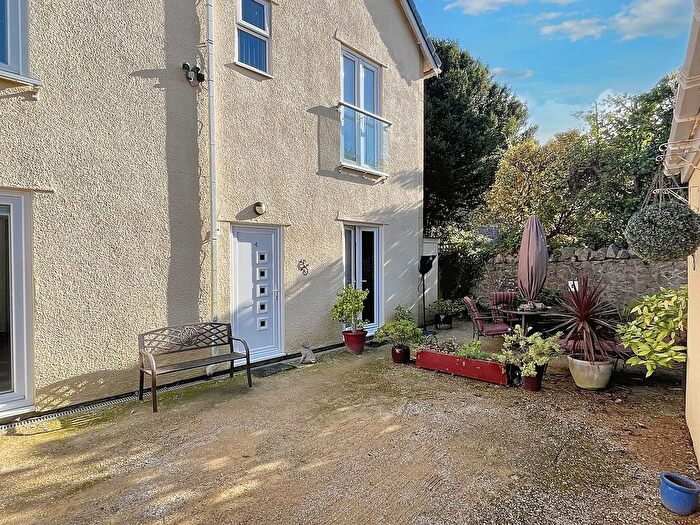 2 Bedroom Flat For Sale In Kew Road, Weston-Super-Mare, North Somerset., BS23