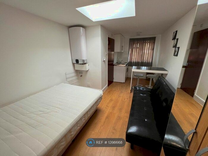 Studio To Rent In Chapel Market, London, N1