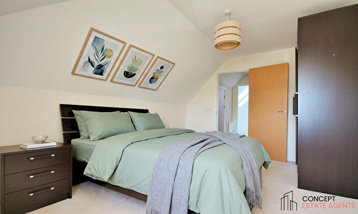 4 Bedroom Terraced House To Rent In Cuddington Avenue, Worcester Park, Surrey, KT4