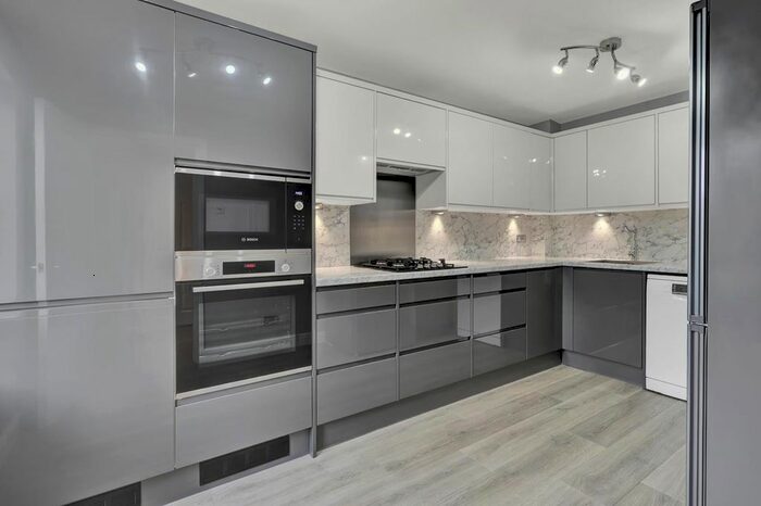 4 Bedroom Town House To Rent In Lynwood Road, Thames Ditton, KT7