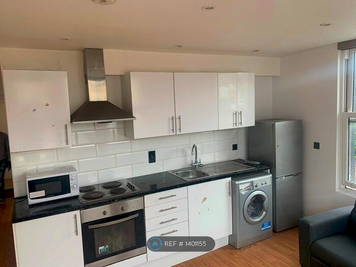 1 Bedroom Flat To Rent In Blakenham Road, London, SW17