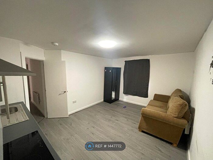 1 Bedroom Flat To Rent In Scot Lane, Doncaster, DN1