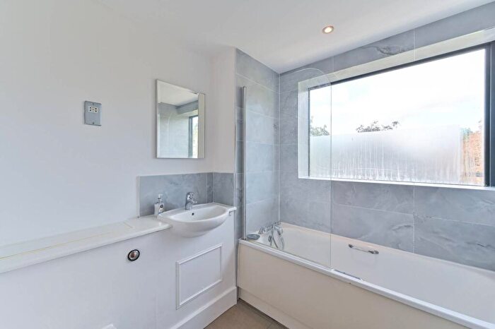 1 Bedroom Flat To Rent In Denmark Hill, Denmark Hill, London, SE5