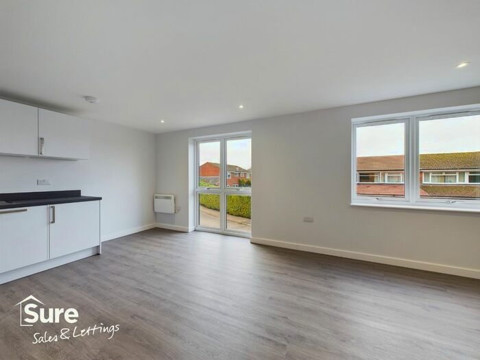 2 Bedroom Flat To Rent In Hemingway House Epping Green, Hemel Hempstead, Hertfordshire, HP2