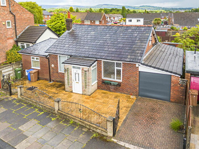 3 Bedroom Detached House For Sale In Whittles Avenue, Manchester, M34