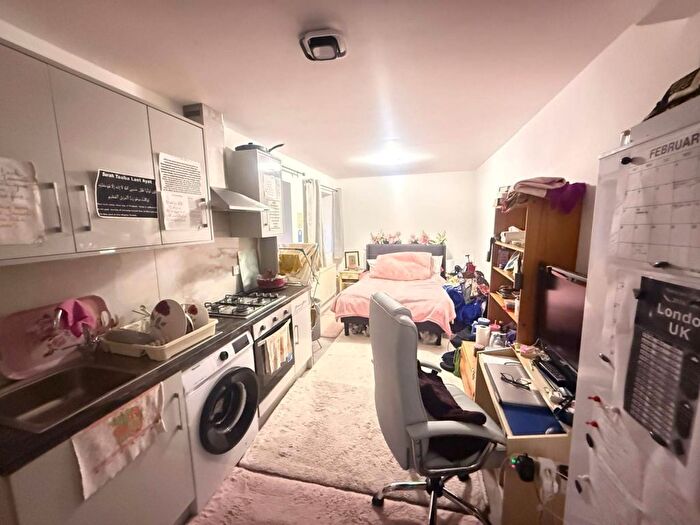 Studio To Rent In Pinn Close, Uxbridge, UB8
