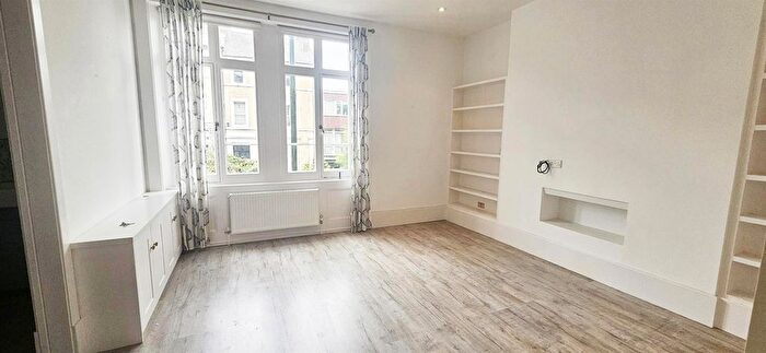 1 Bedroom Flat To Rent In Friars Stile Road, Richmond, TW10