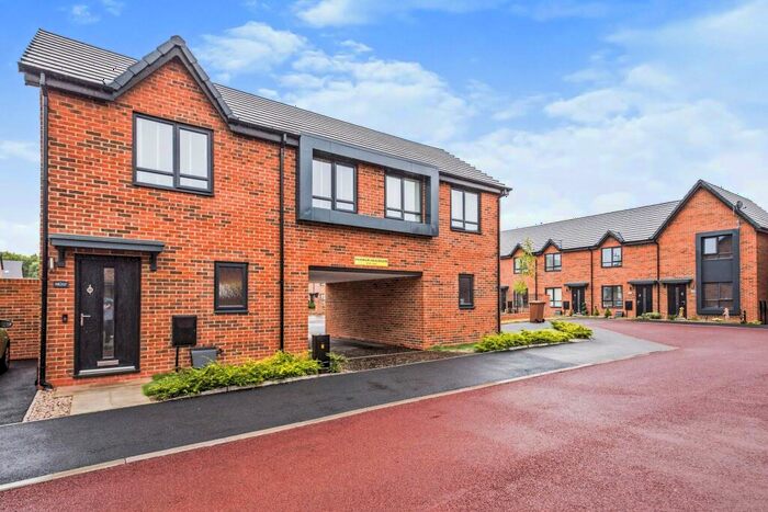 2 Bedroom Detached House To Rent In Becker Close, Denton, Manchester, M34