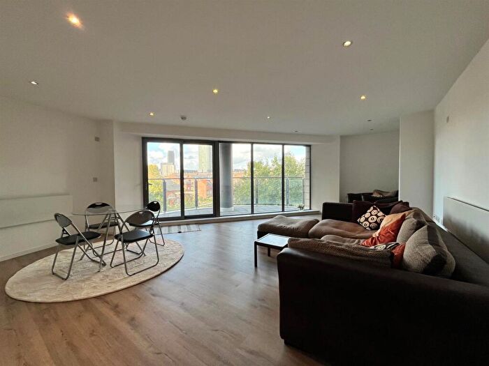 2 Bedroom Flat To Rent In Castlegate, Chester Road, Manchester, M15