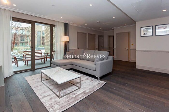 2 Bedroom Flat To Rent In Queens Wharf, Hammersmith, W6