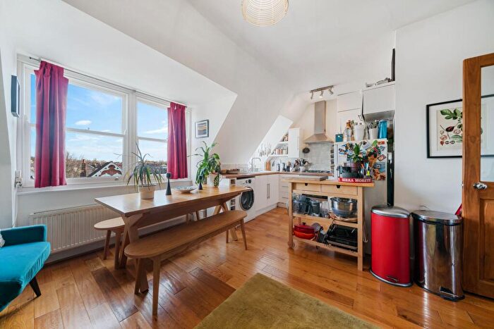 1 Bedroom Flat For Sale In Stapleton Hall Road, London, N4