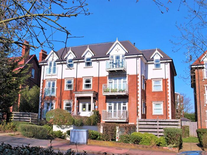 2 Bedroom Apartment To Rent In West Lodge, Beckenham Grove, Shortlands, BR2