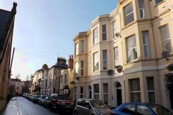 1 Bedroom Flat To Rent In York Road, Central Tunbridge Wells, TN1