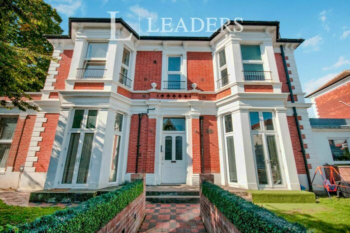 1 Bedroom Flat To Rent In College Road, Eastbourne, BN21