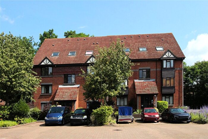 1 Bedroom Flat For Sale In Oriental Road, Woking, Surrey, GU22