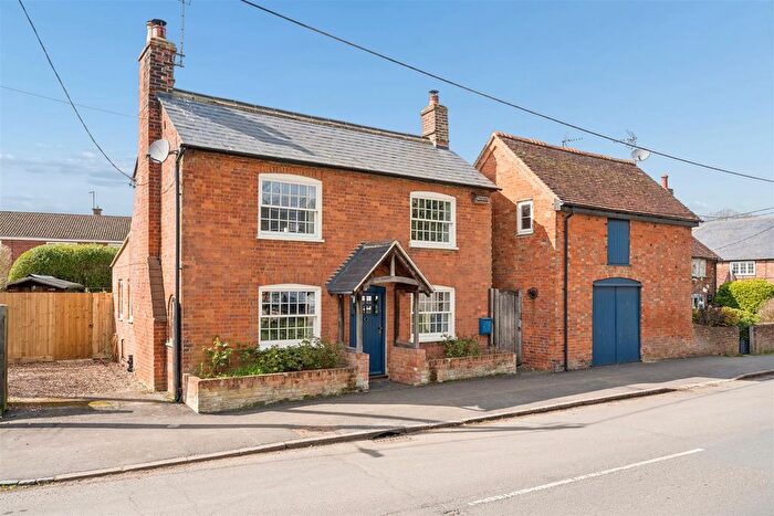 3 Bedroom Detached House For Sale In High Street South, Stewkley, Buckinghamshire, LU7