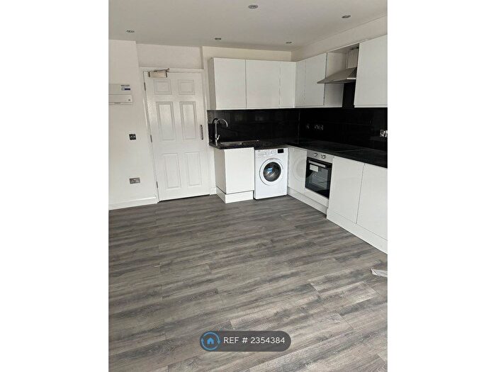 1 Bedroom Flat To Rent In London Road, Morden, SM4