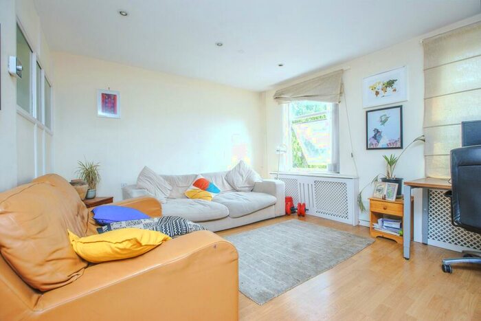 3 Bedroom Flat To Rent In Canrobert Street, E2