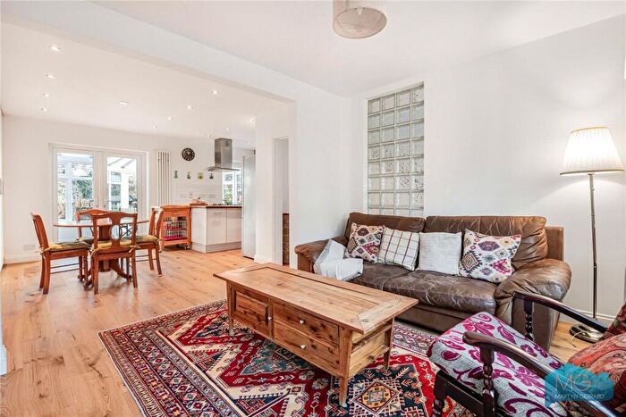 3 Bedroom Semi-Detached House For Sale In Coppetts Road, London, N10