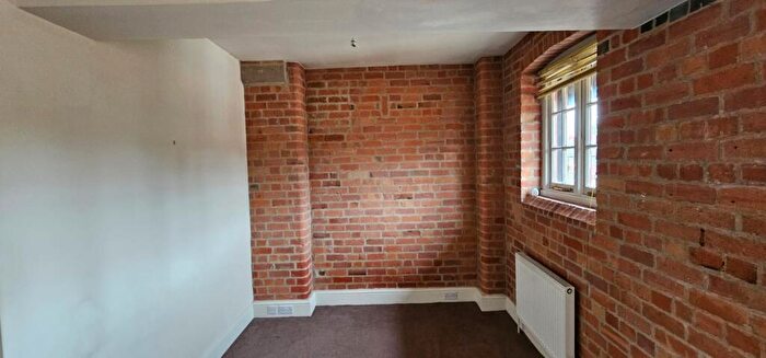 3 Bedroom Flat For Sale In Flat, Sandpiper House, Marhill Road, Nottingham, Nottinghamshire, NG4
