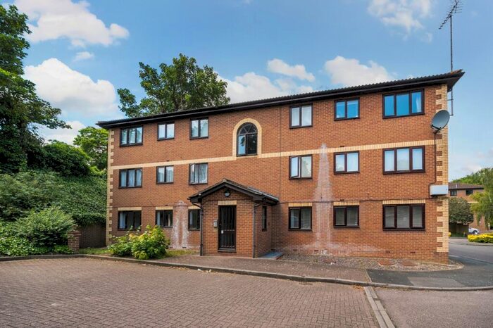 1 Bedroom Flat To Rent In Winston Close Greenhithe, DA9