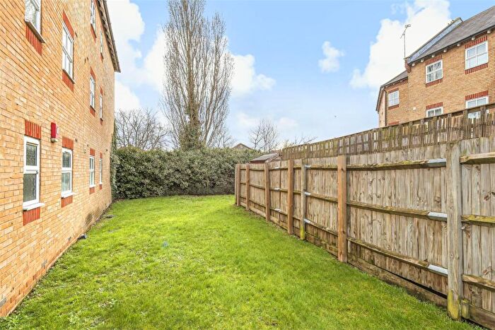 2 Bedroom Flat For Sale In Chamberlayne Avenue, Wembley, HA9
