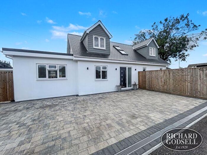 3 Bedroom Detached House For Sale In Mudeford Christchurch, BH23