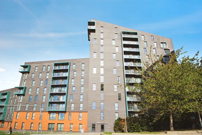 2 Bedroom Flat For Sale In Cross Green Lane, Leeds, LS9