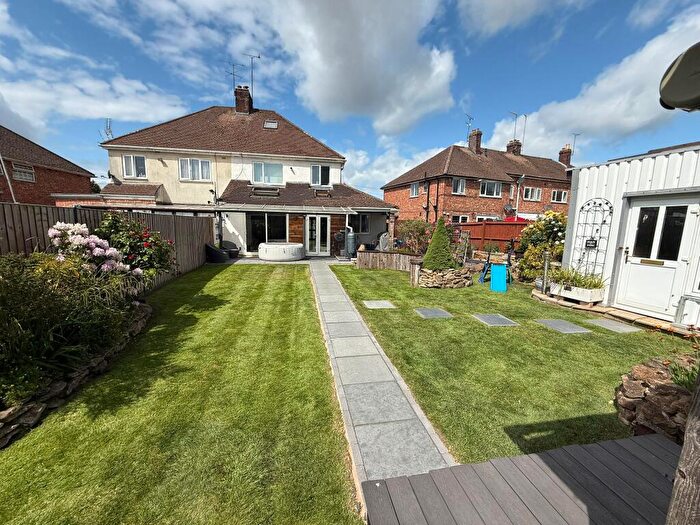 3 Bedroom Semi-Detached House For Sale In Manor Road, Banbury, OX16