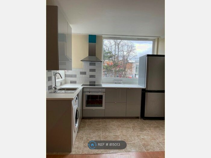 3 Bedroom Flat To Rent In Woodleigh Court, London, N22