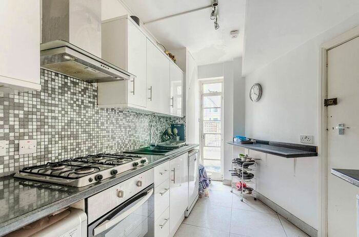 3 Bedroom Flat To Rent In Gloucester Place, Marylebone, London, NW1