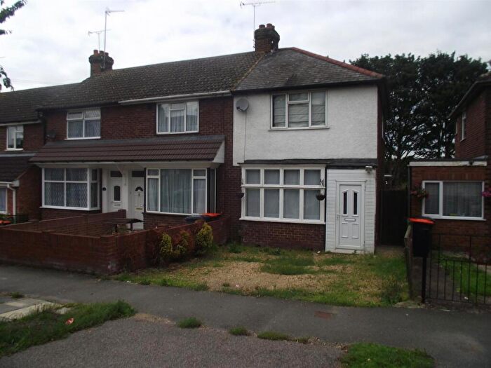 2 Bedroom House To Rent In Westfield Road, Dunstable, LU6