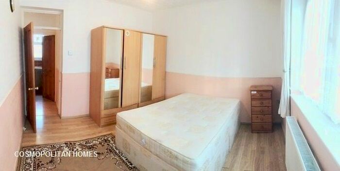 3 Bedroom Flat To Rent In St Leonards Street, Bow, E3