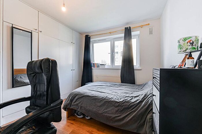 3 Bedroom Flat To Rent In Blackwall Lane, Greenwich, London, SE10