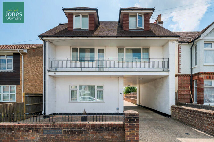 1 Bedroom Flat To Rent In Sompting Road, Lancing, West Sussex, BN15