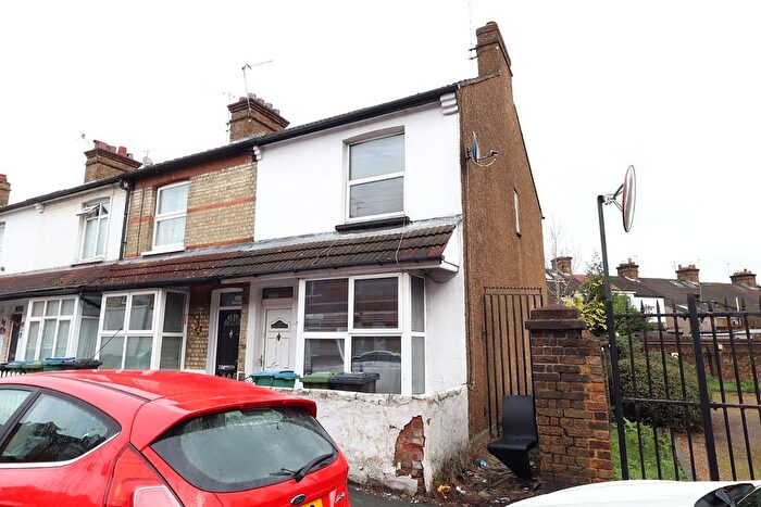 2 Bedroom End Terrace House For Sale In Leavesden Road, Watford, WD24